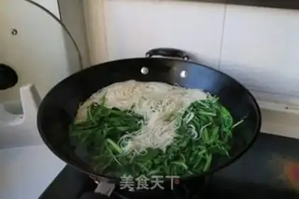 Make Spicy egg noodles step 4