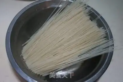 Make Eggs and rice powder step 0