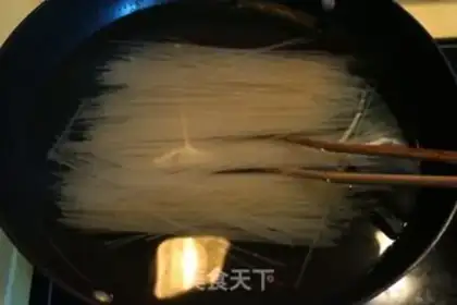 Make Eggs and rice powder step 1