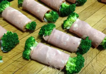 Make Bacon Vegetable Roll step 6