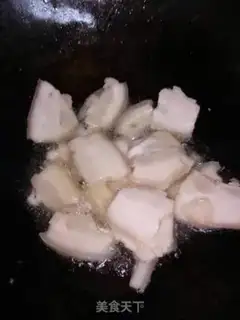 Make Garlic sprouts back to the pot step 1