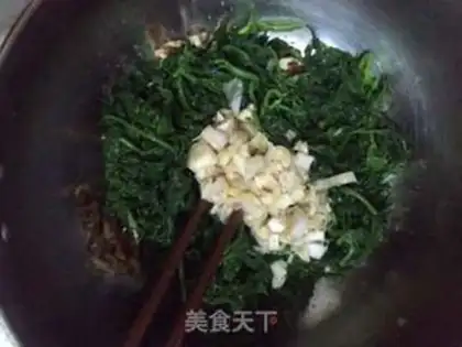 Make Garlic cones step 4