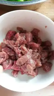 Make Black pepper beef step 1