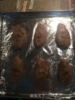 Make Honey-cooked chicken wings step 1