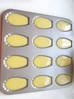 Make Madeleine Shellcake step 5