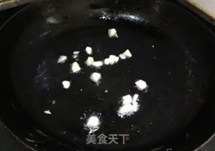 Make Tomato fried eggs step 2