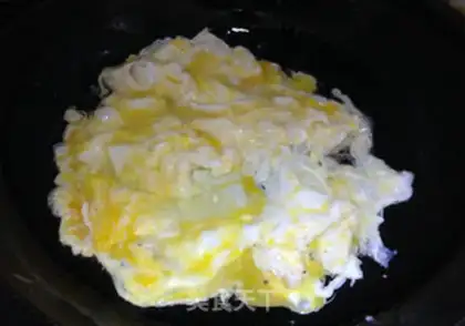 Make Tomato fried eggs step 3