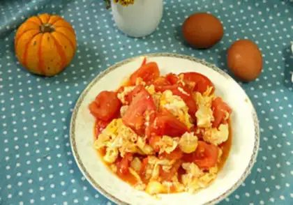 Make Tomato fried eggs step 6