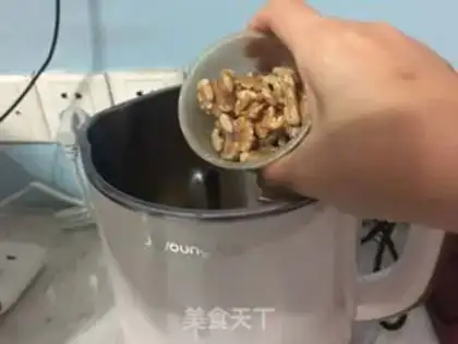 Make walnut corn juice step 4