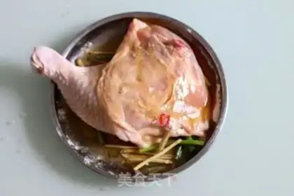 Make Salted chicken powdered chicken legs step 2