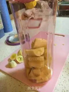 Make Banana shake step 1