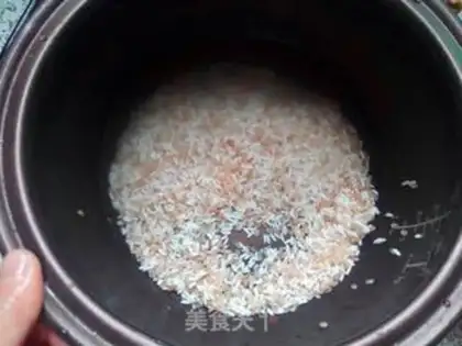 Make Red rice pineapple step 1