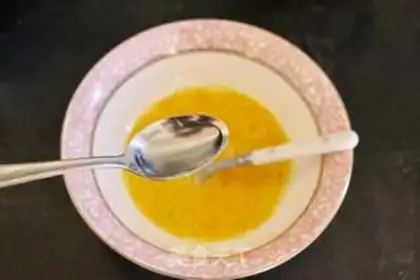 Make English fried eggs step 3