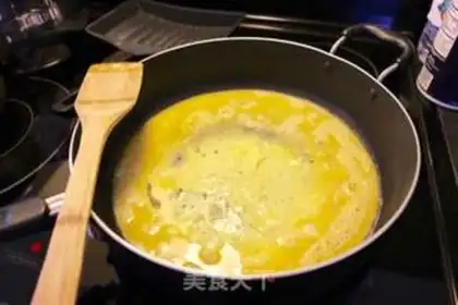 Make English fried eggs step 5
