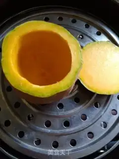 Make Pumpkin steamed eggs step 1