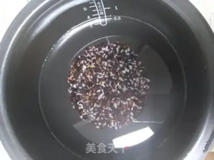 Make Black rice congee step 1