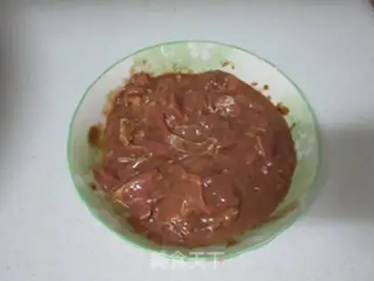 Make Black pepper beef step 1
