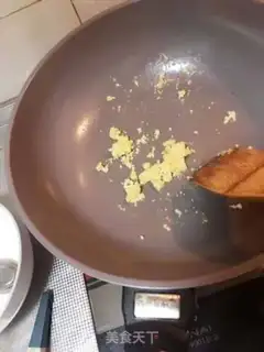Make Garlic oatmeal step 1
