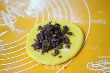 Make Pumpkin bean buns step 4