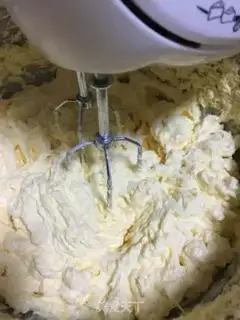 Make A pound cake of clot nuts step 3