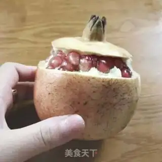 Make Hand-to-hand pomegranate step 0