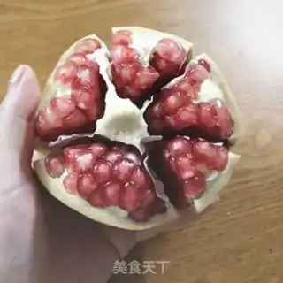 Make Hand-to-hand pomegranate step 3