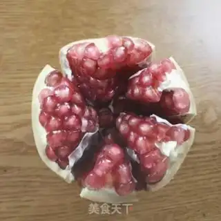 Make Hand-to-hand pomegranate step 4
