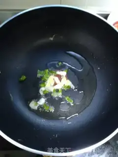 Make Golden Tomato Fried Eggs step 4