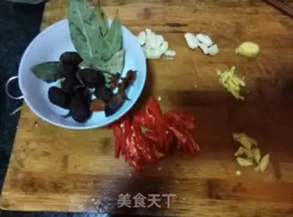 Make Cricket-burned chicken step 0