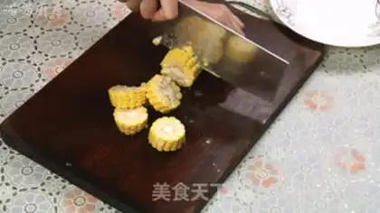 Make Carrot corn ribs soup step 1