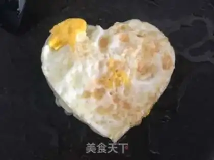 Make Heart-shaped eggs step 1