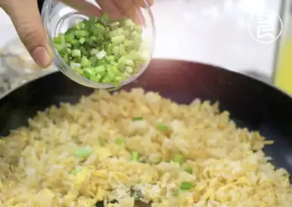 Make Scramble sauce and garlic step 4