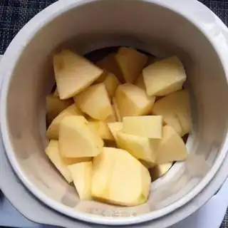 Make Apple date red sugar step 1