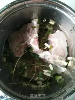 Make Chicken weed and pork soup step 1