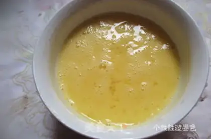 Make Scrambled eggs step 2