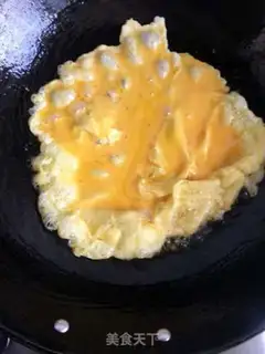 Make Yangzhou fried rice step 3