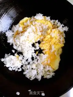 Make Yangzhou fried rice step 4
