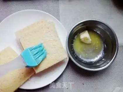 Make A toast salad with vinegar step 1
