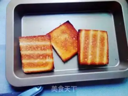 Make A toast salad with vinegar step 2