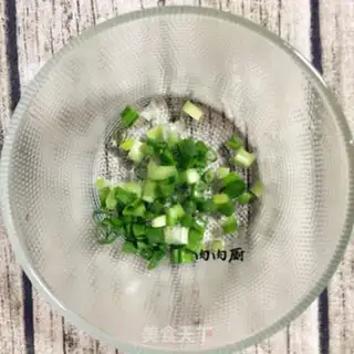 Make cucumber pepper fried eggs step 2