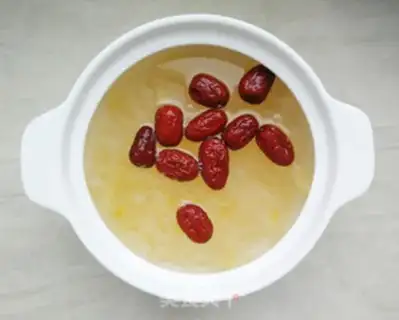 Make A silver spoon with red dates step 4
