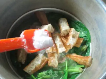 Make Oil-coated spinach ribs soup step 9