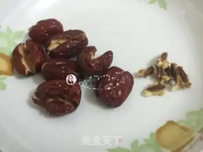 Make Red date fish soup step 1