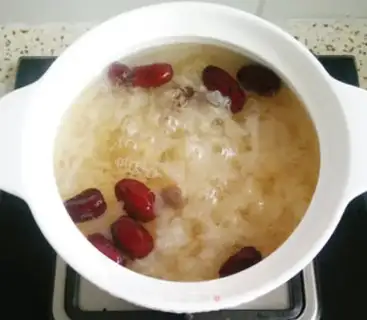 Make A silver spoon with red dates step 9