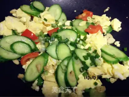 Make cucumber pepper fried eggs step 15