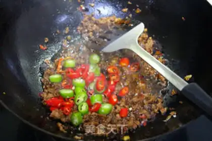 Make Spicy ants on trees step 7