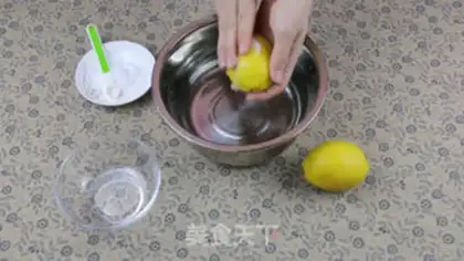 Make Honey lemon tea step 1