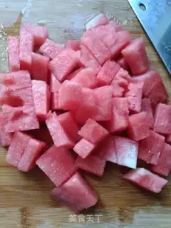 Make Watermelon popsicles step 1