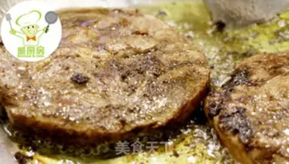 Make A simple new black pepper steak step 2