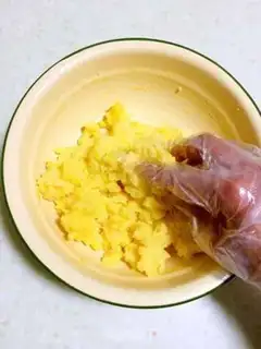 Make Gold and sand and milk packs step 10
